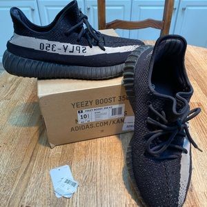 Men’s Yeezy Boost 350 V2 Black 10.5